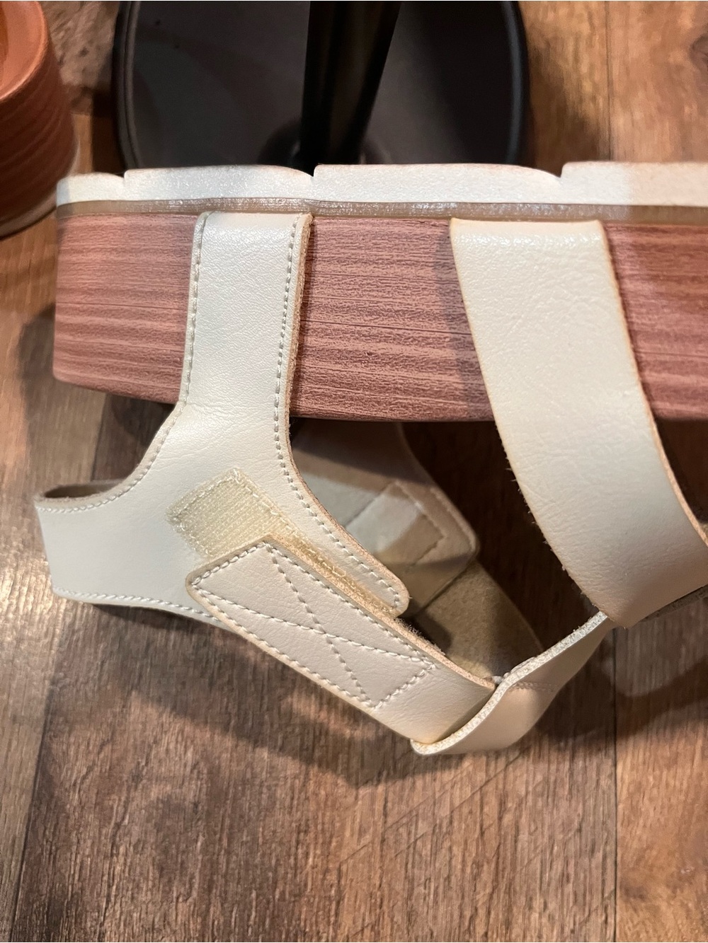 Women's Strappy Comfort Sandals - Cream - Picture 6 of 8